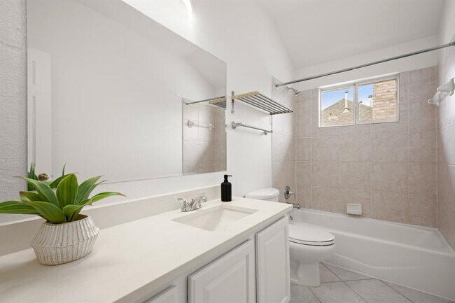 Foto del edificio - 4822 Transit Cir