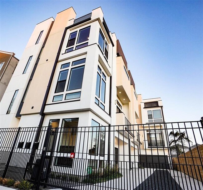 Building Photo - 3509 Hutchins St