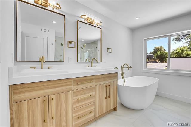 Building Photo - 300 S Franklin St