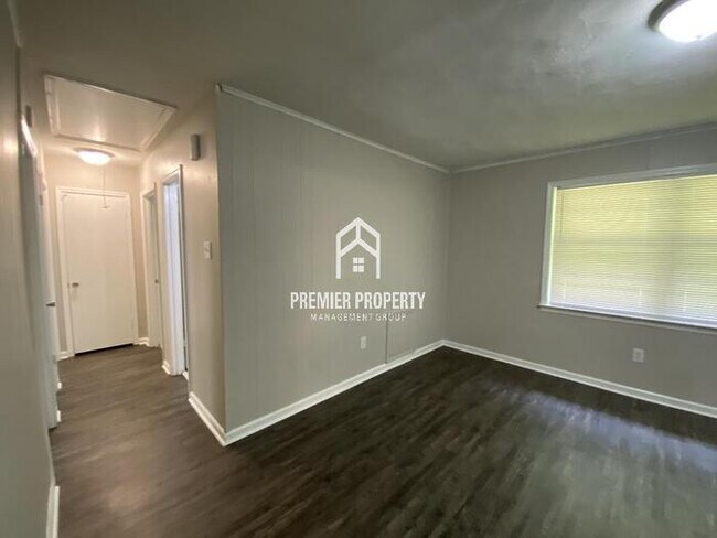 Building Photo - 3780 Vanderwood Dr