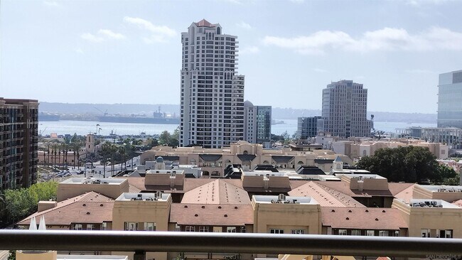 Foto del edificio - 645 Front St