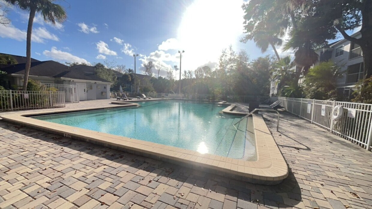 Building Photo - Newly Renovated 2 BED/2.5 BATH Condo in Longwood!