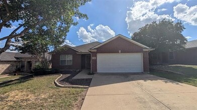 Building Photo - 3800 Verde Dr