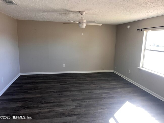 Foto del edificio - 10901 Hardwick Ln