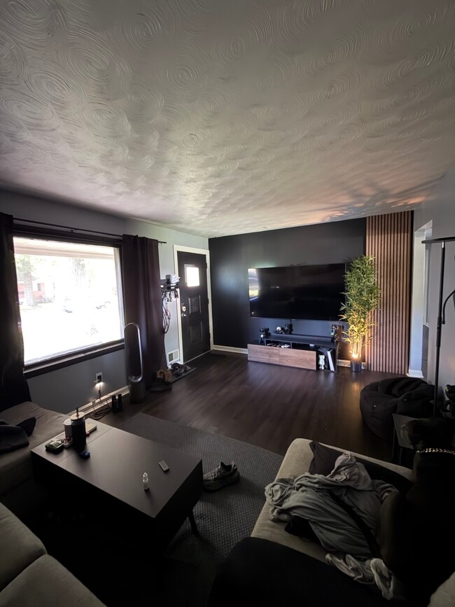 Foto del edificio - 3105 Lencott Dr