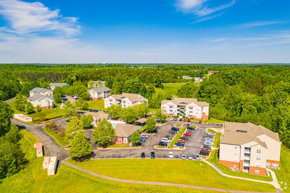 Apartments near The Shoppes at Sunchase in Farmville, VA