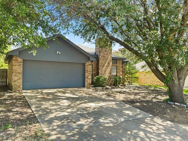 Foto del edificio - Charming Home Ready for a September Move-In