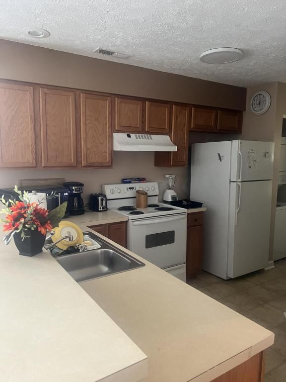 Foto del edificio - 549 White River Dr