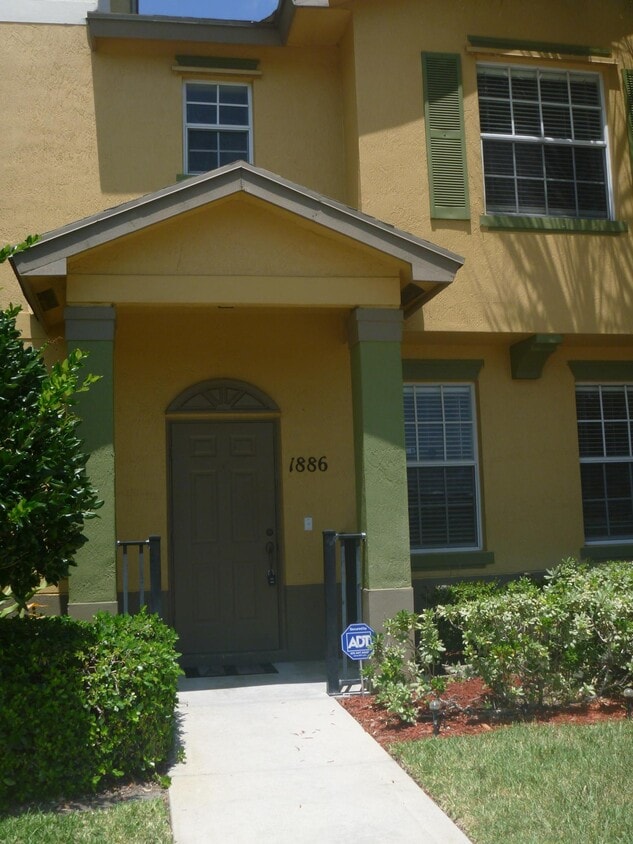 1886 SE Interlachen Dr, Port Saint Lucie, FL 34952 Townhome Rentals