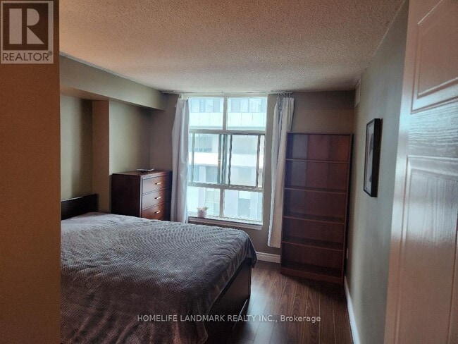 Building Photo - 105 Victoria St