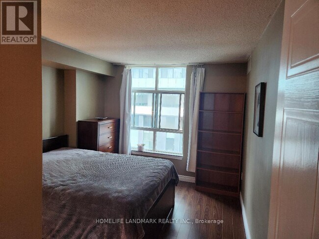 Photo du bâtiment - 105 Victoria St