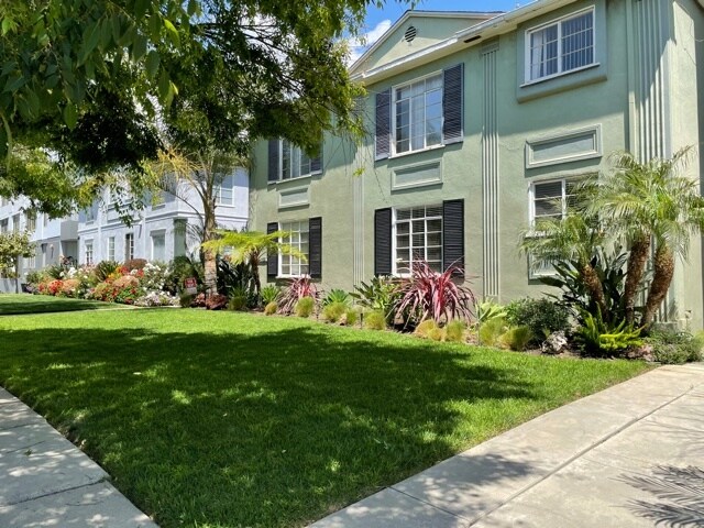 Primary Photo - 478 S Roxbury Dr
