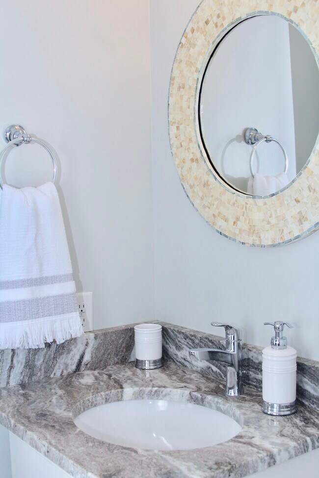 Building Photo - 203 E Duffy St