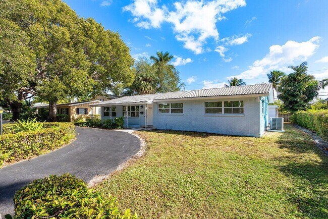 Foto del edificio - 908 Prosperity Farms Rd