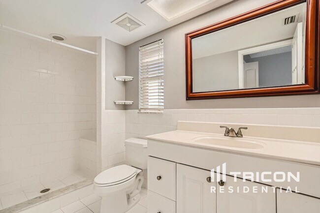 Foto del edificio - 2641 Gleneagles Dr