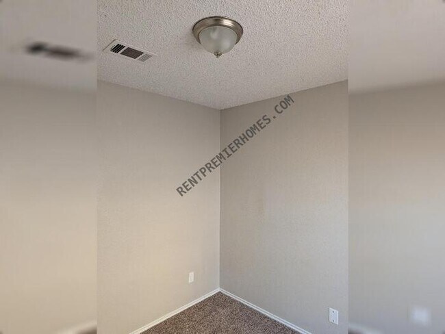 Building Photo - 10124 Lone Eagle Dr