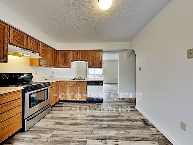 Building Photo - 172 Mountain Dr