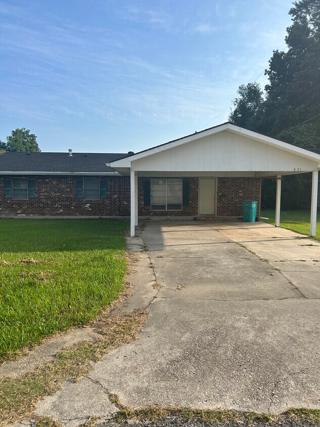 Foto principal - 621 Natchez Blvd