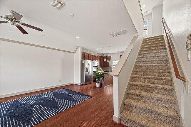 Building Photo - 313 Hogan St