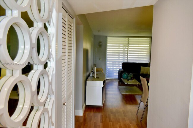 Foto del edificio - 7860 NW 50th St