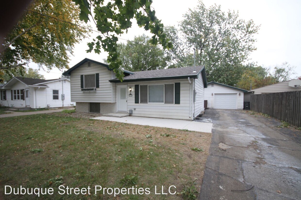 4 br, 2 bath House 817 E Diehl House Rental in Des Moines, IA