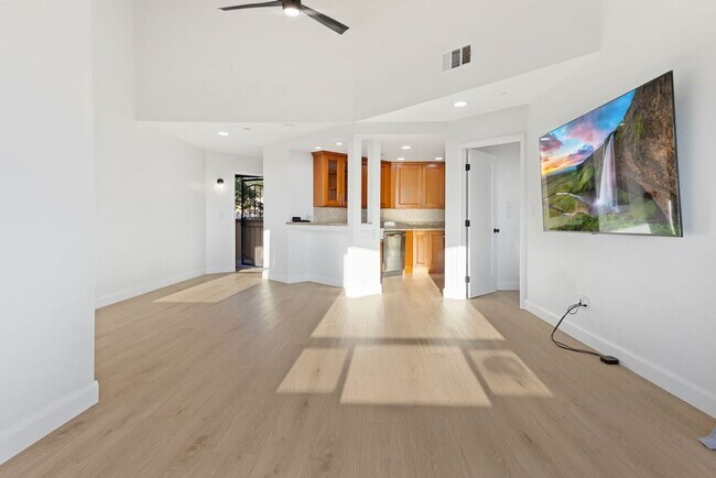 Foto del edificio - Ocean View 2 Bed Condo with Private Balcony + Garage