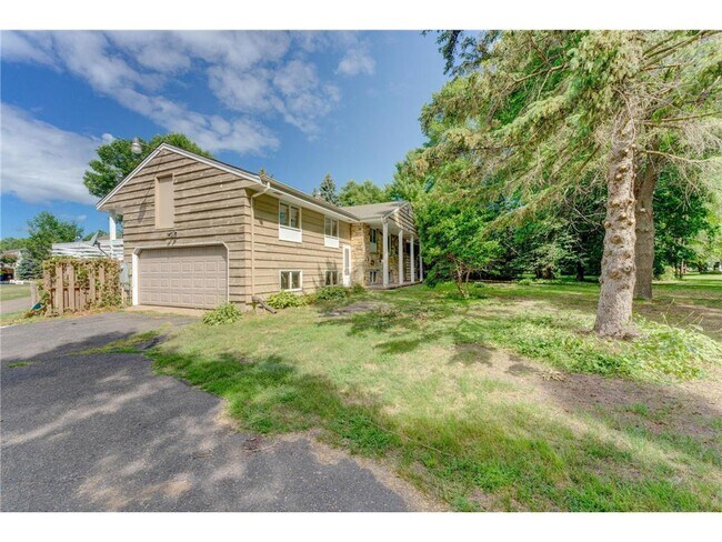 Building Photo - 8750 Queensland Ln N