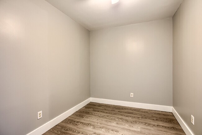 Foto del edificio - 600 E 8th St