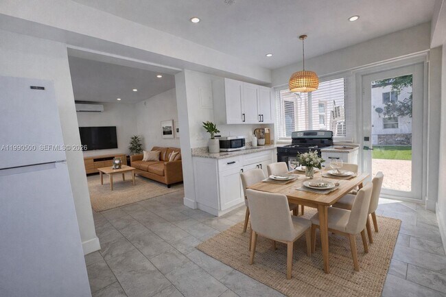 Foto del edificio - 7735 Byron Ave