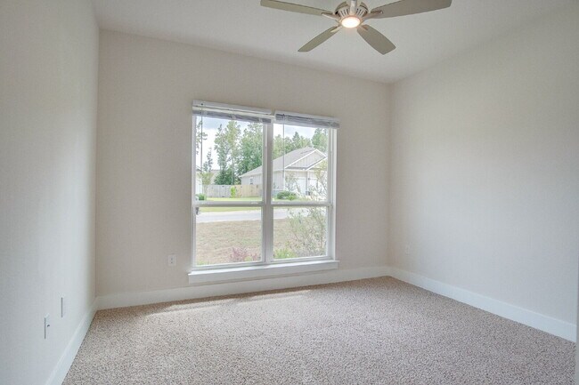 Foto del edificio - Deer Run 4BR/3BA Home – Solar, Community Pool & ½ Deposit for Active Military