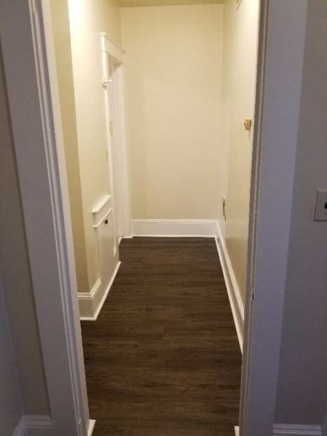 Corridor to bathroom - 420 W Cheves St