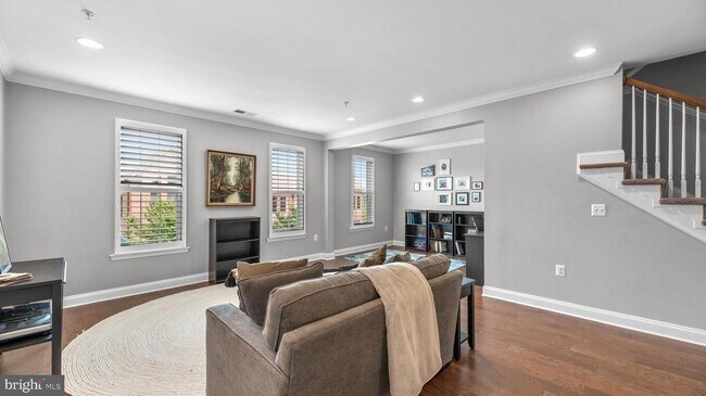 Foto del edificio - 7674 Maple Lawn Blvd