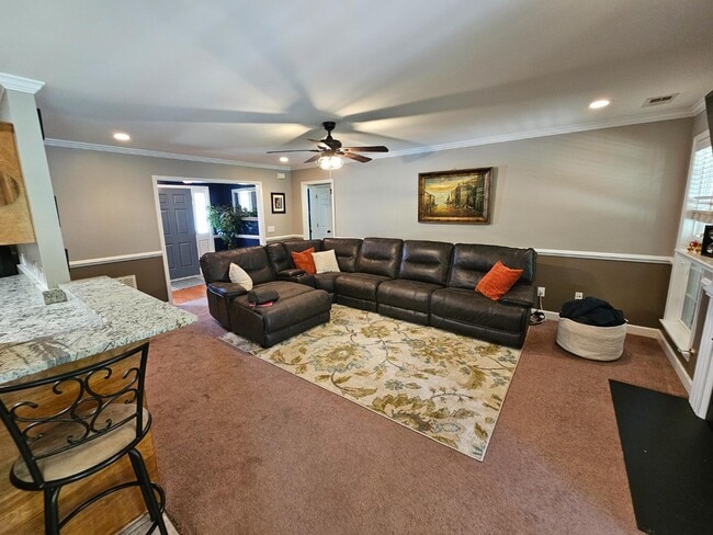 Foto del edificio - 230 Sorrel Tree Ln