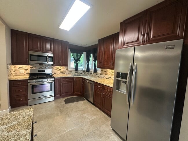 Foto del edificio - 439 Highview Ave