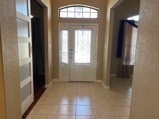 Building Photo - 203 Weeping Willow Ct