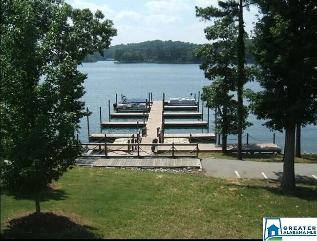 Foto del edificio - 475 River Forest Ln