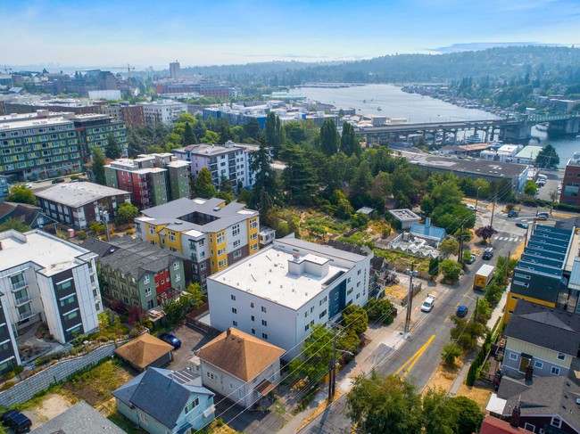 Foto del edificio - Lakeview Apartments