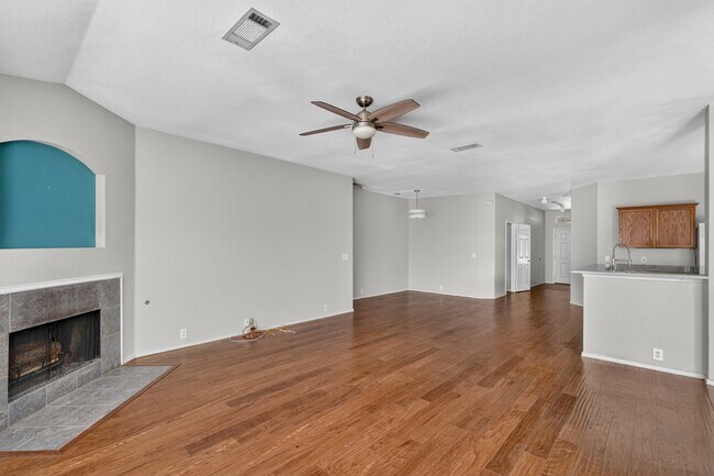Foto del edificio - 1325 Periwinkle Dr
