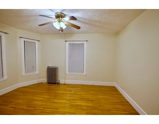 Foto del edificio - 6 Otisfield St