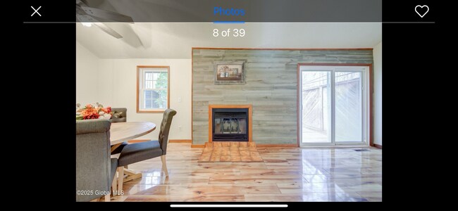 Foto del edificio - 551 Sand Creek Rd