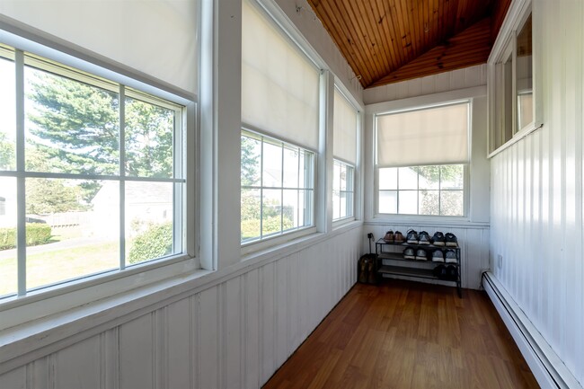 Building Photo - 1270 Somerville St