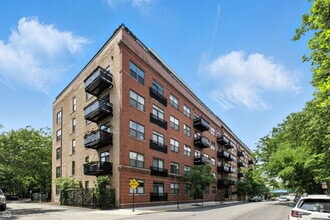 Building Photo - 1735 W Diversey Pkwy