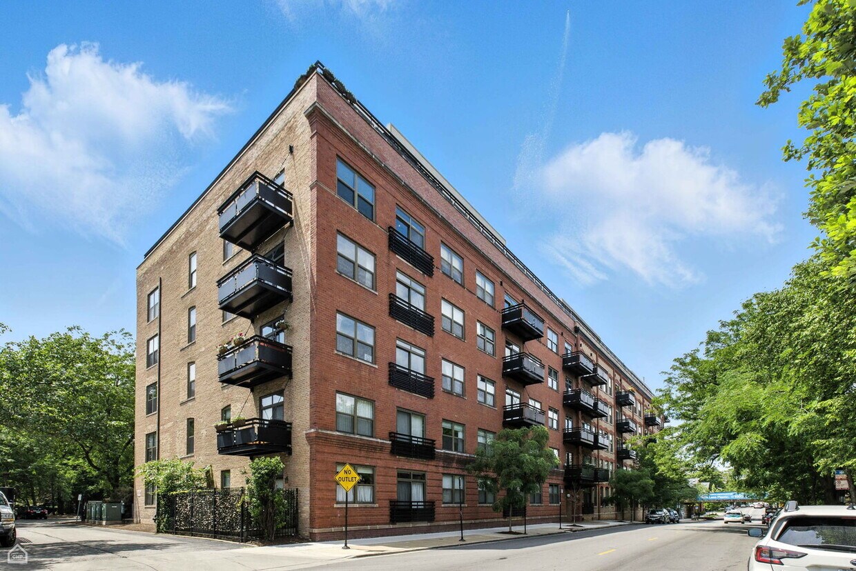 Foto principal - 1735 W Diversey Pkwy
