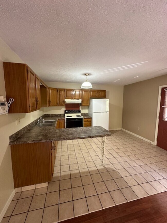 131 Lancelot Ct Unit 14, Pikeville, KY 41501 Condo for Rent in