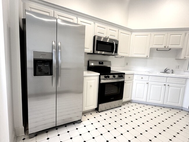 Building Photo - Gated Grasslands Community - 3/2 with a Balcony