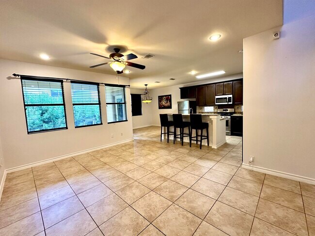 Building Photo - 9813 Sandhill Dr