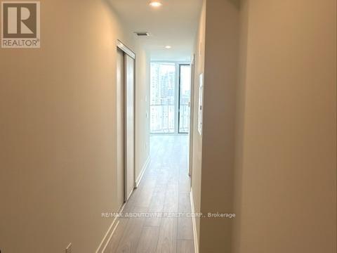 Photo du bâtiment - 1 Fairview Rd E