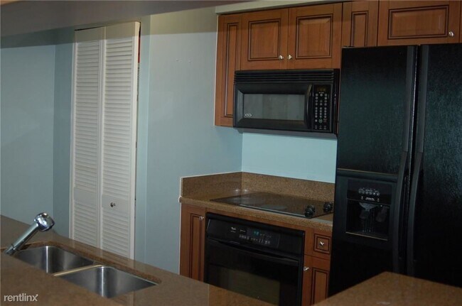 Building Photo - 1 br, 1 bath Condo - 347 N New River Dr E ...