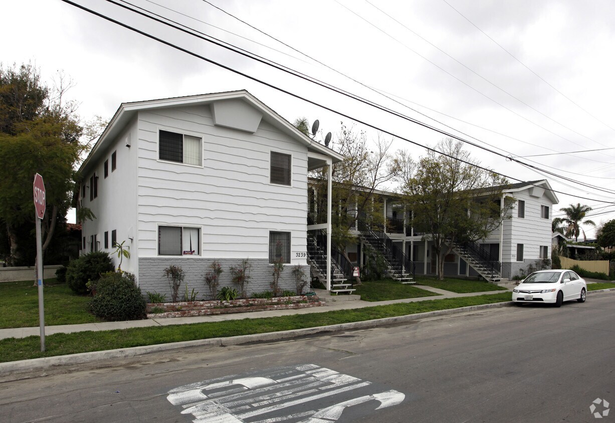 Primary Photo - 3239 Collier Ave