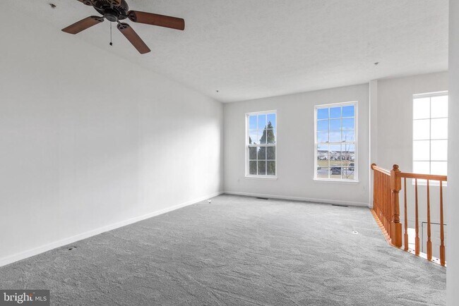 Building Photo - 886 Lowe Rd